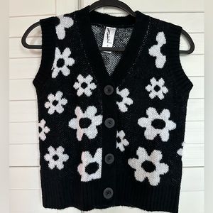 Y2K Violet Romance cropped knit vest in monochrome floral